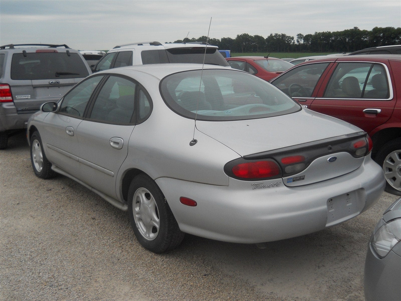 1998 Ford Taurus SE