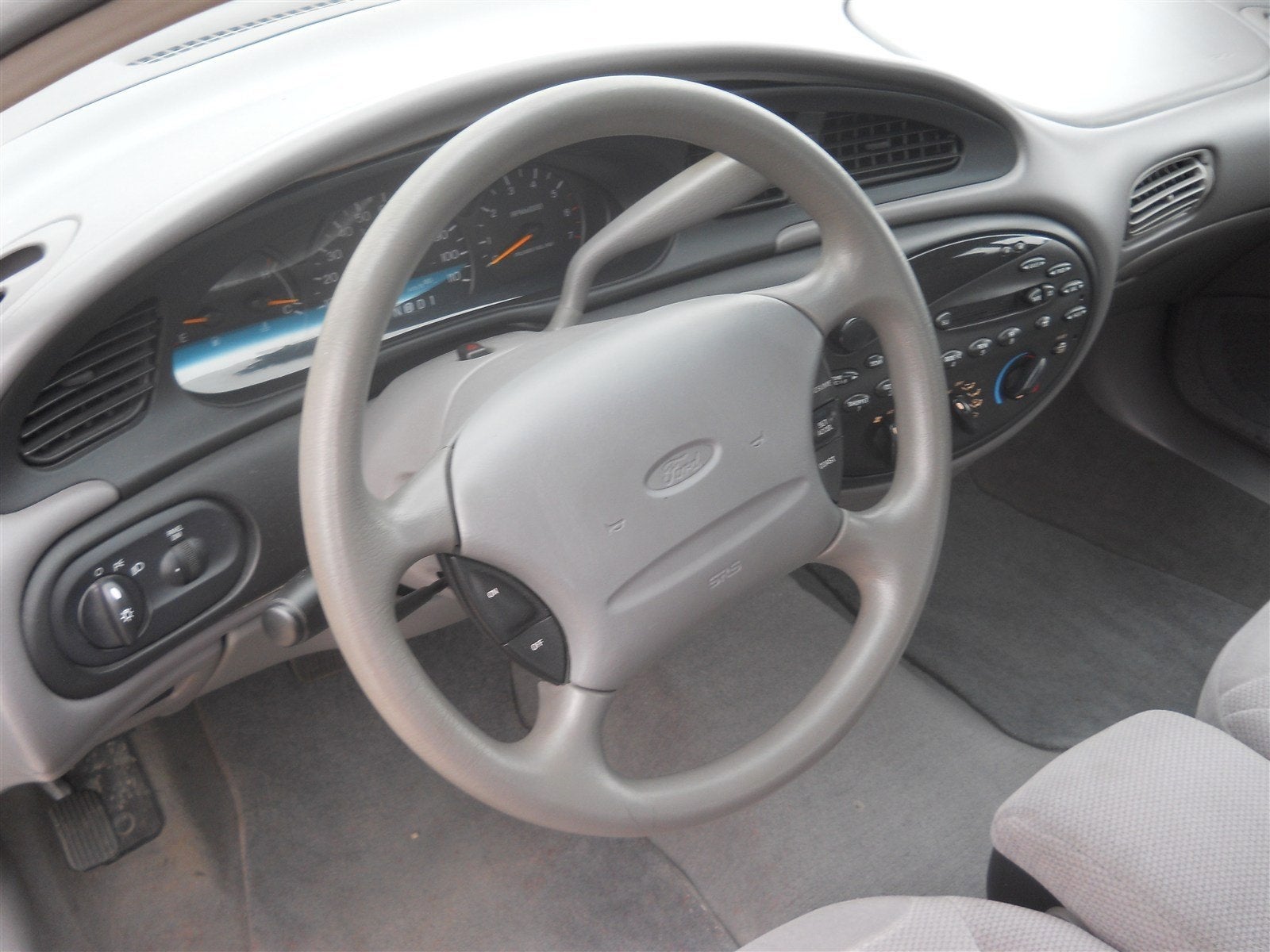 1998 Ford Taurus SE