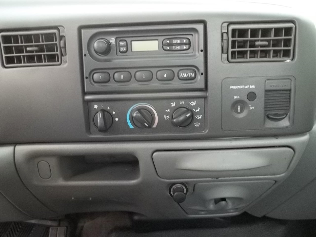 2004 Ford Super Duty F-450 DRW XL