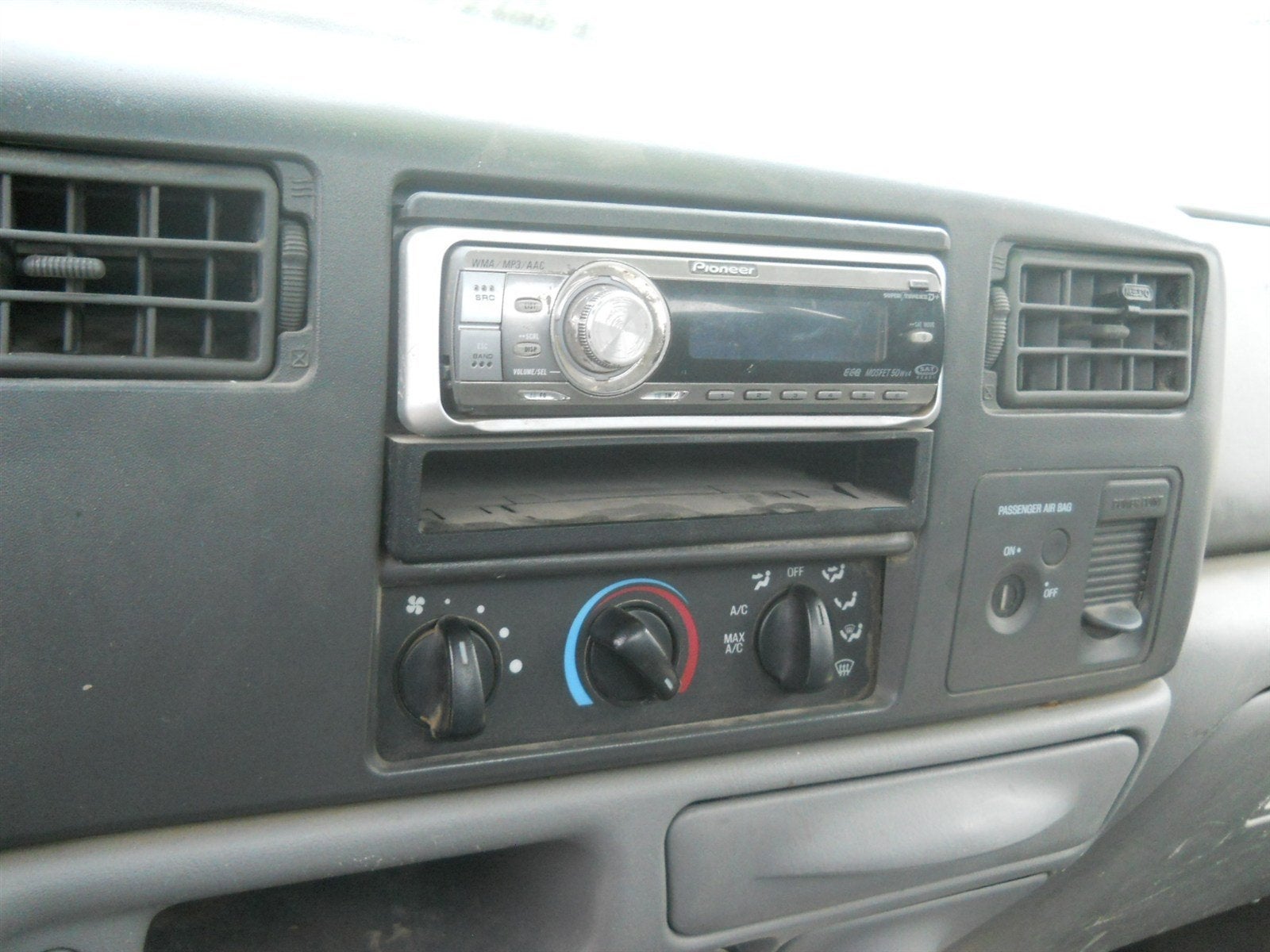 2004 Ford Super Duty F-450 DRW XL