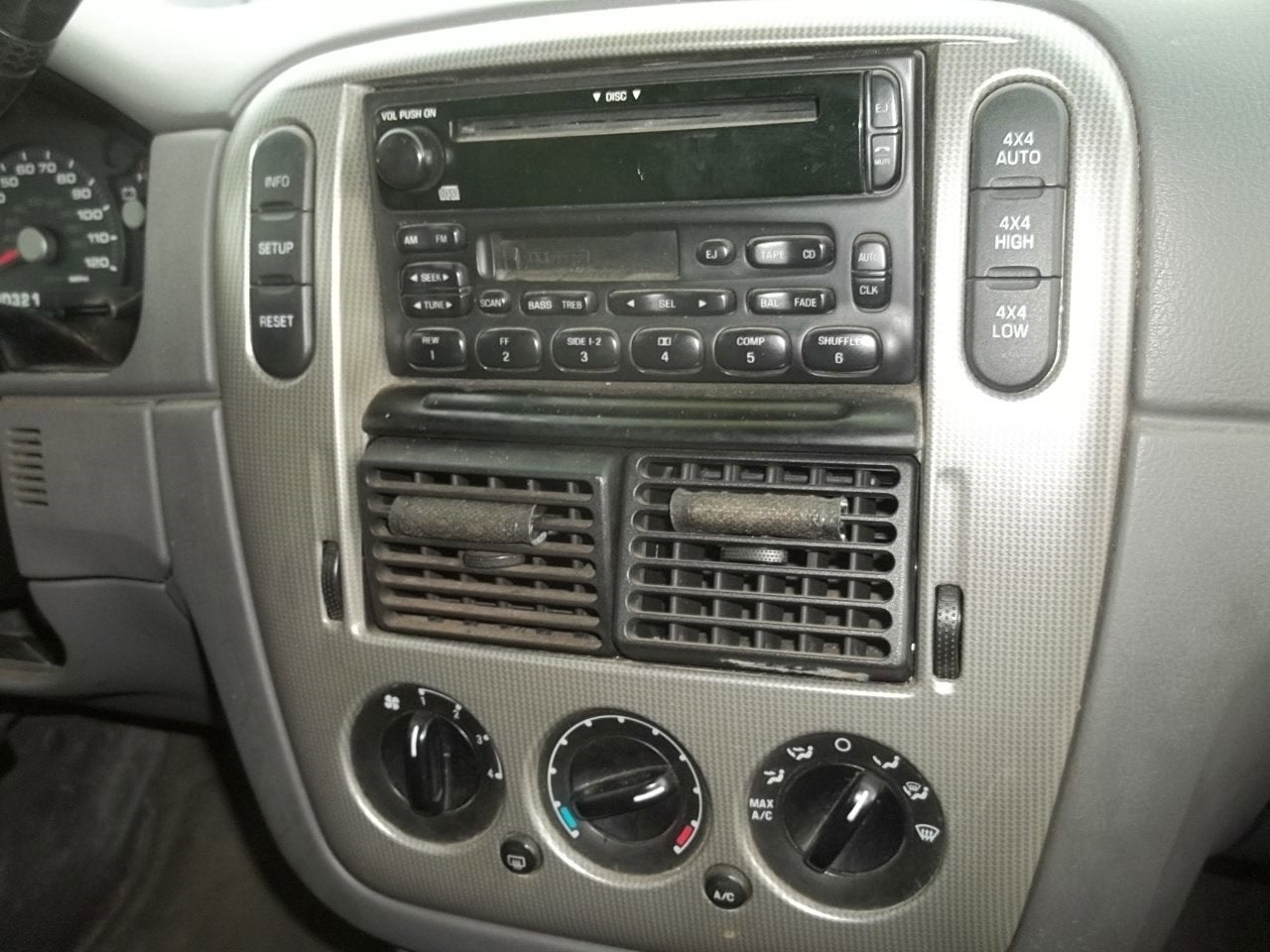 2005 Ford Explorer XLT