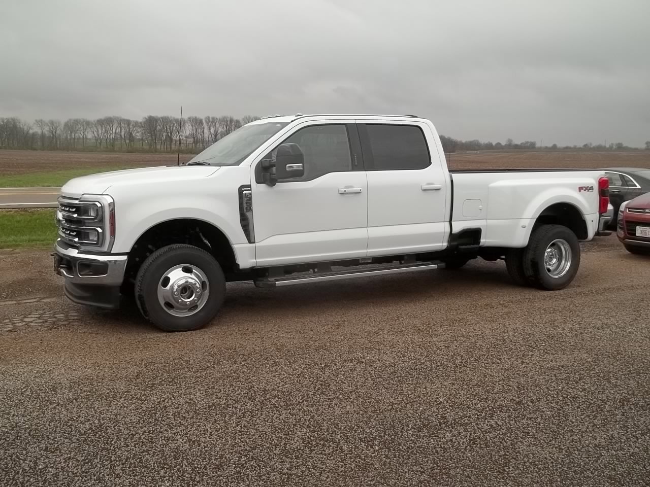 2024 Ford Super Duty F-350 DRW LARIAT