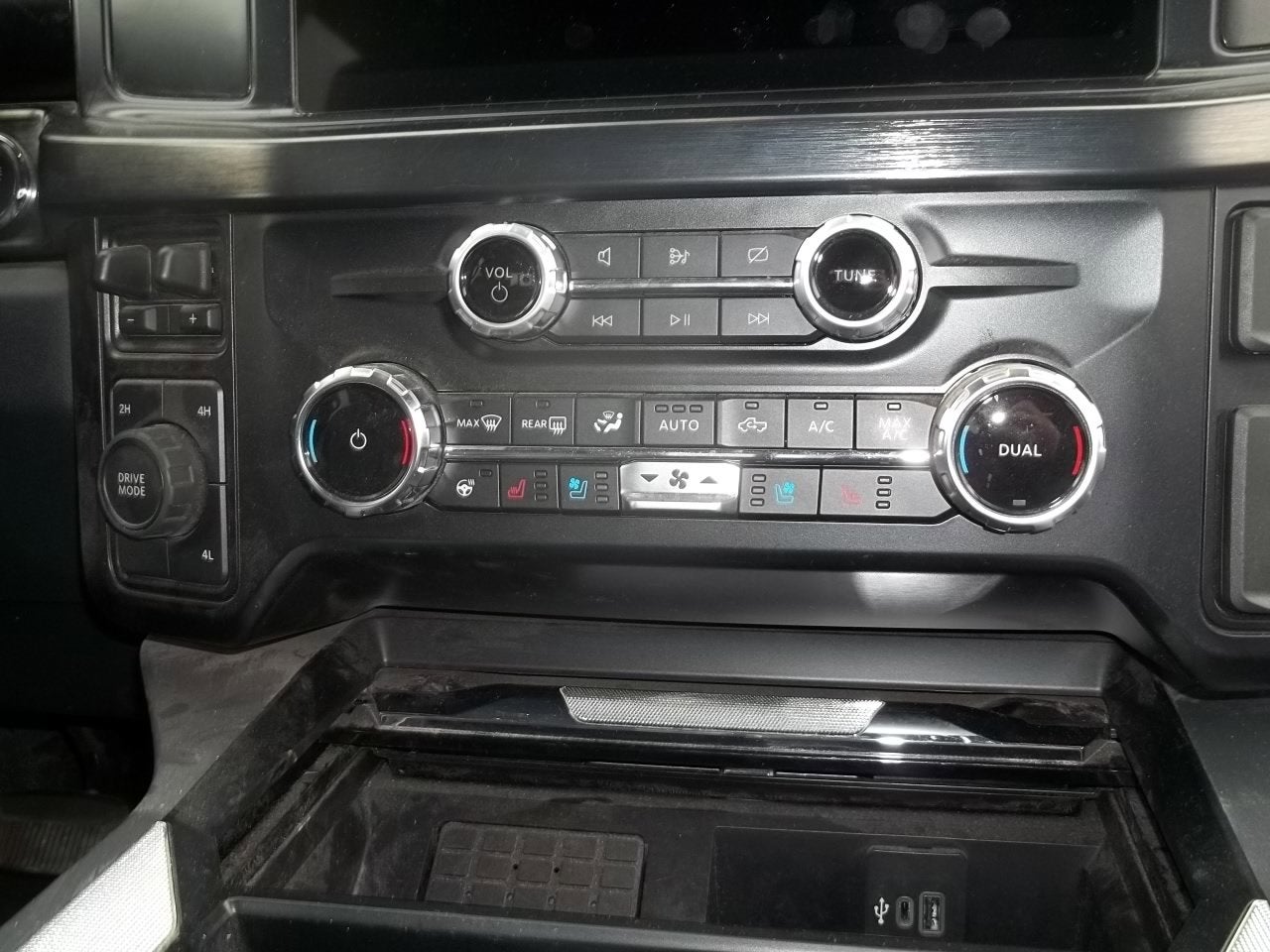 2024 Ford Super Duty F-350 DRW LARIAT